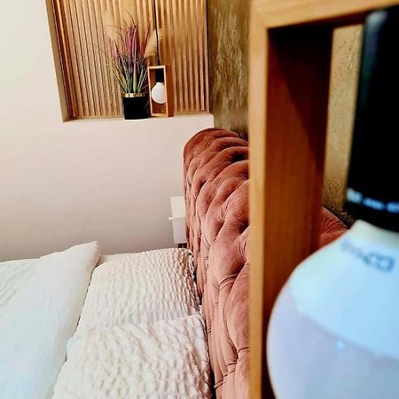 Laci Lak Premium Apartment Oradea Exteriör bild