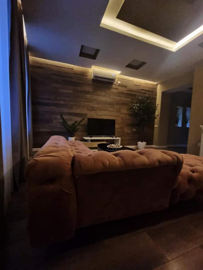 Laci Lak Premium Apartment Oradea Exteriör bild