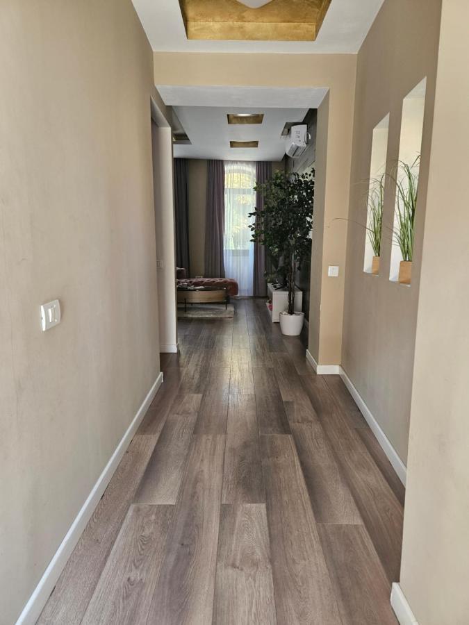 Laci Lak Premium Apartment Oradea Exteriör bild