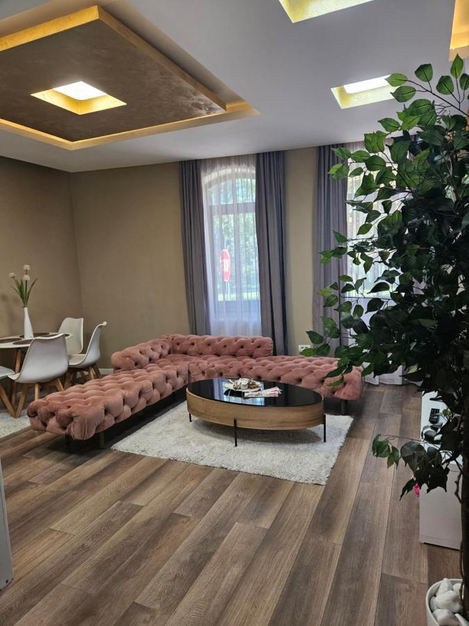 Laci Lak Premium Apartment Oradea Exteriör bild